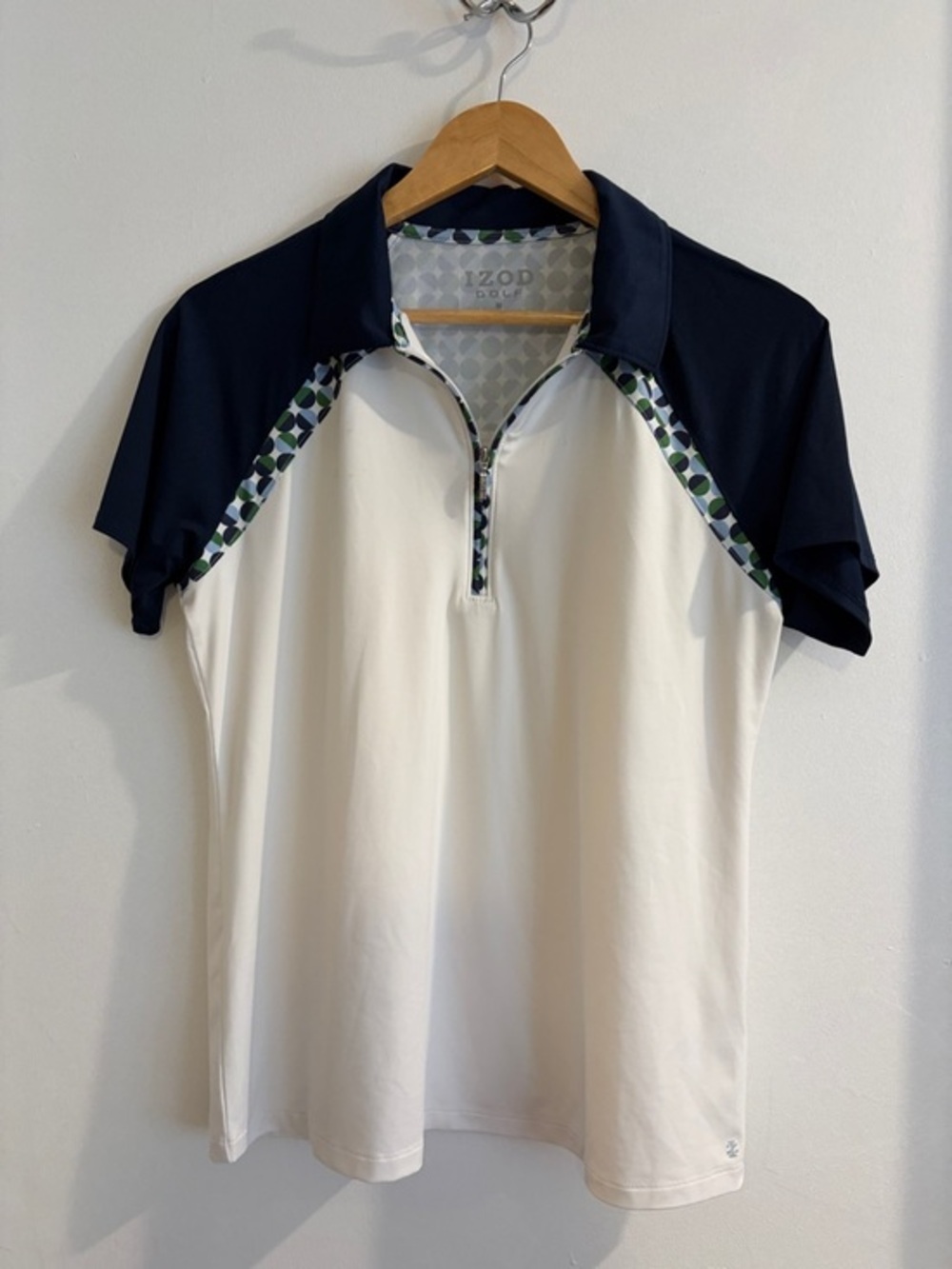 Izod Golf women’s White and Navy Short-Sleeve Zip Polo with Geometric Trim Med
